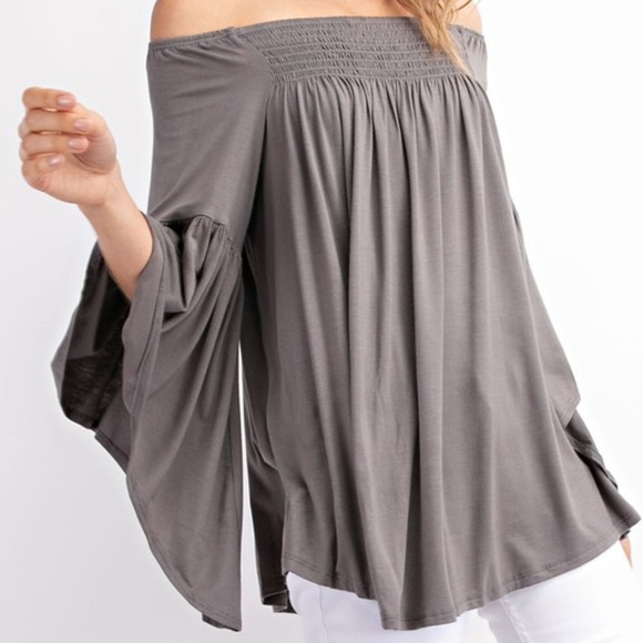 Last 1 ‼️ Off Shoulder Smocked Top - Picture 2 of 4